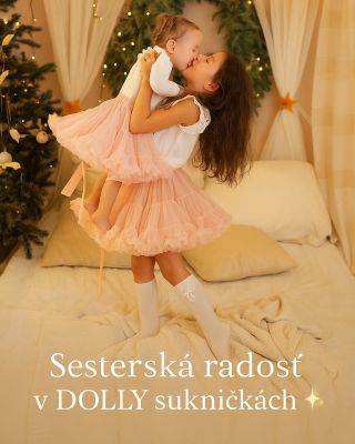 Vianoce sú o malých okamihoch… a o veľkej láske medzi sestrami 🎄✨ DOLLY sukničky prinášajú kúzlo, ktoré na fotkách vidno...